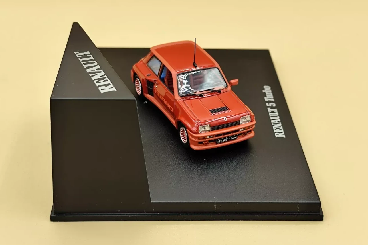 1980_Renault_5_Turbo_civile_Universal-Hobbies_UH1701_Rojo_06b