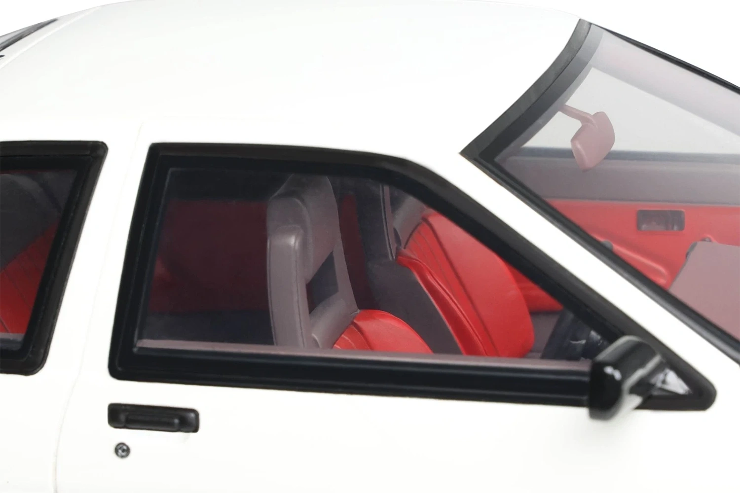 1985_Toyota_Sprinter-Trueno_GT-Apex_3-door_Ottomobile_1-18_OT444_Blanco_04