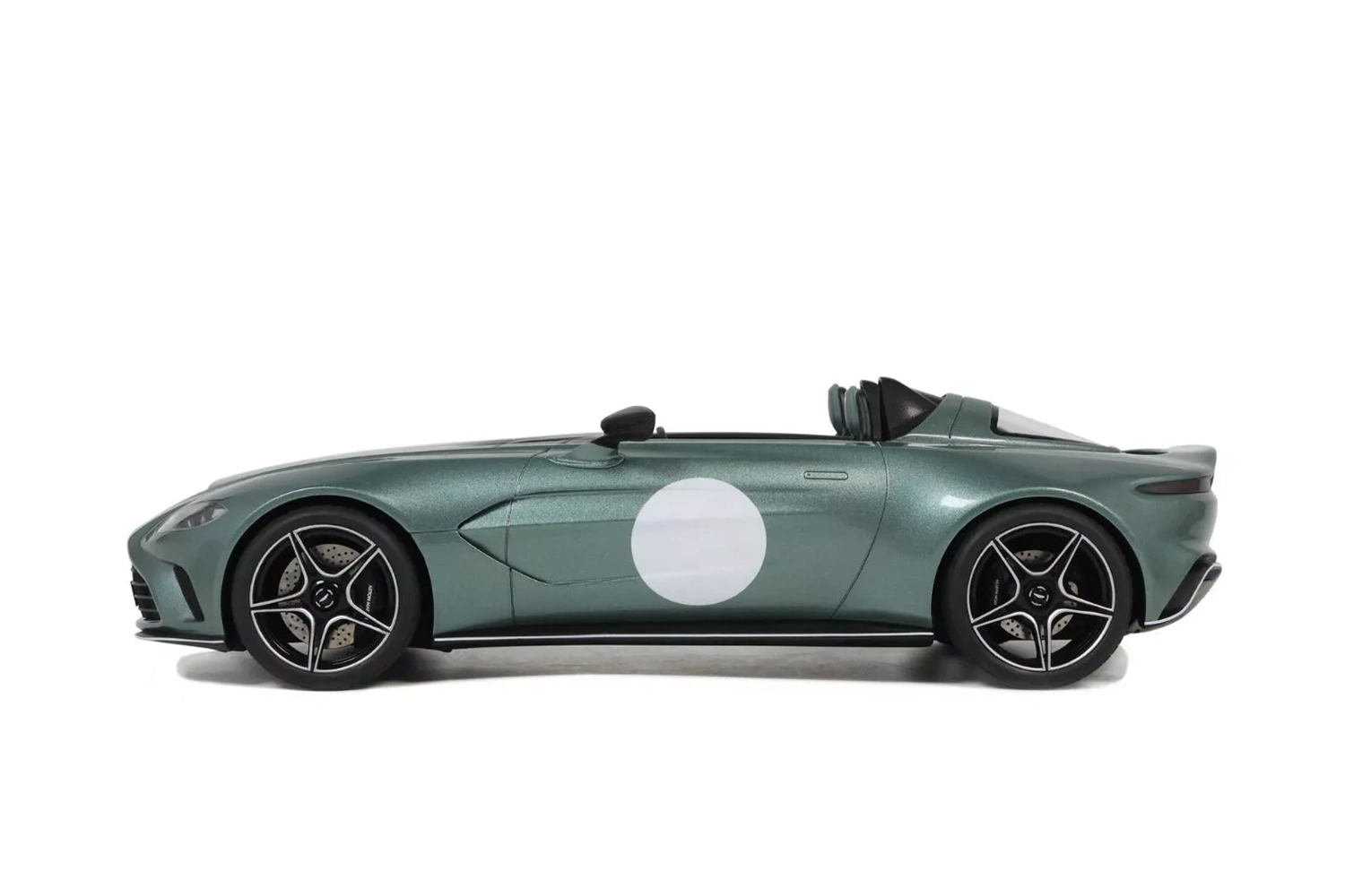 2020_Aston-Martin_V12-Speedster_GT-Spirit_1-18_GT906_verde_01b