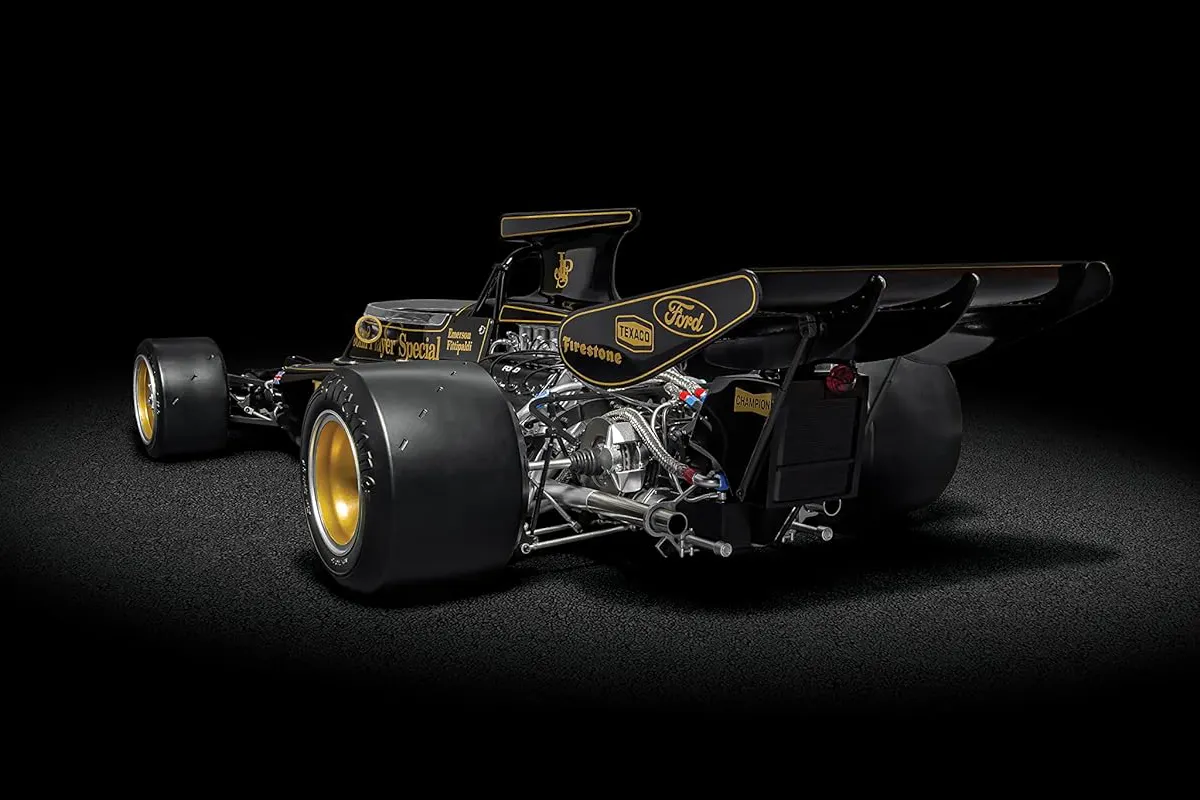 1972_Lotus_72_D_Pocher_1-8_HK114_02b