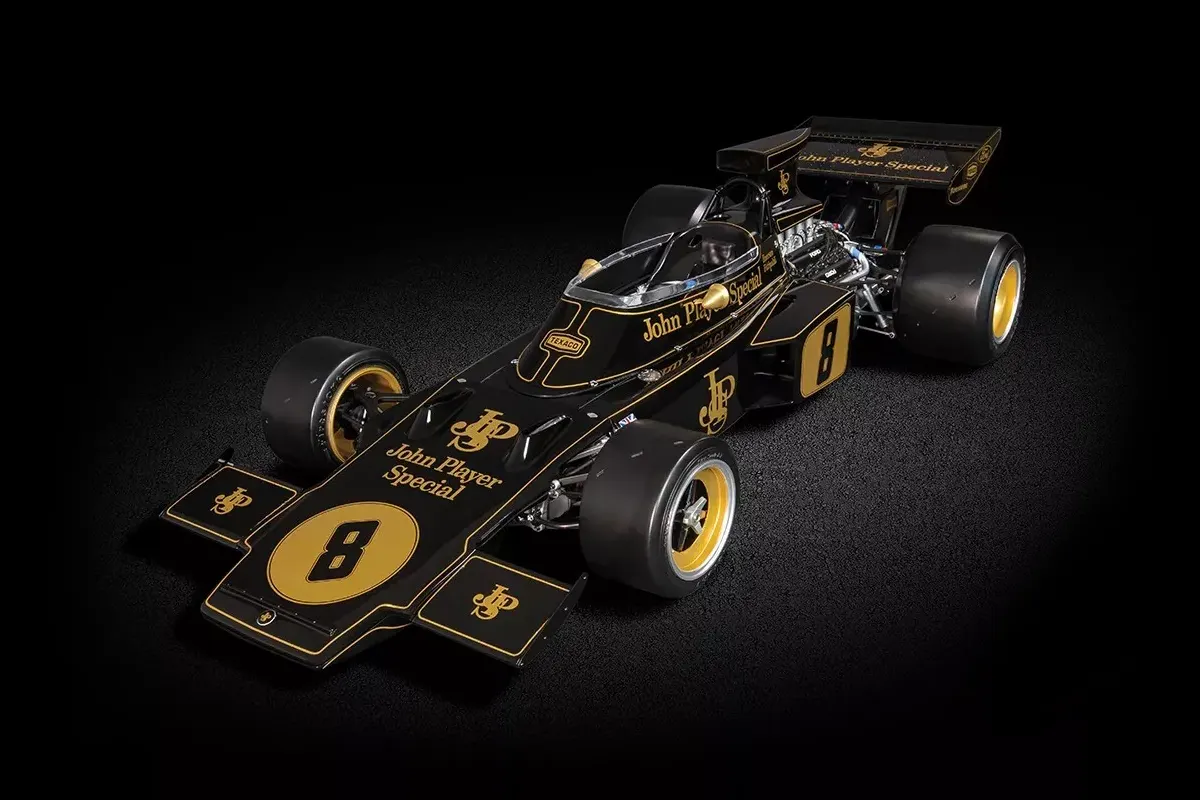 1972_Lotus_72_D_Pocher_1-8_HK114_05b