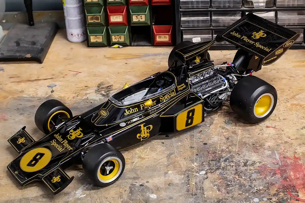 1972_Lotus_72_D_Pocher_1-8_HK114_13b