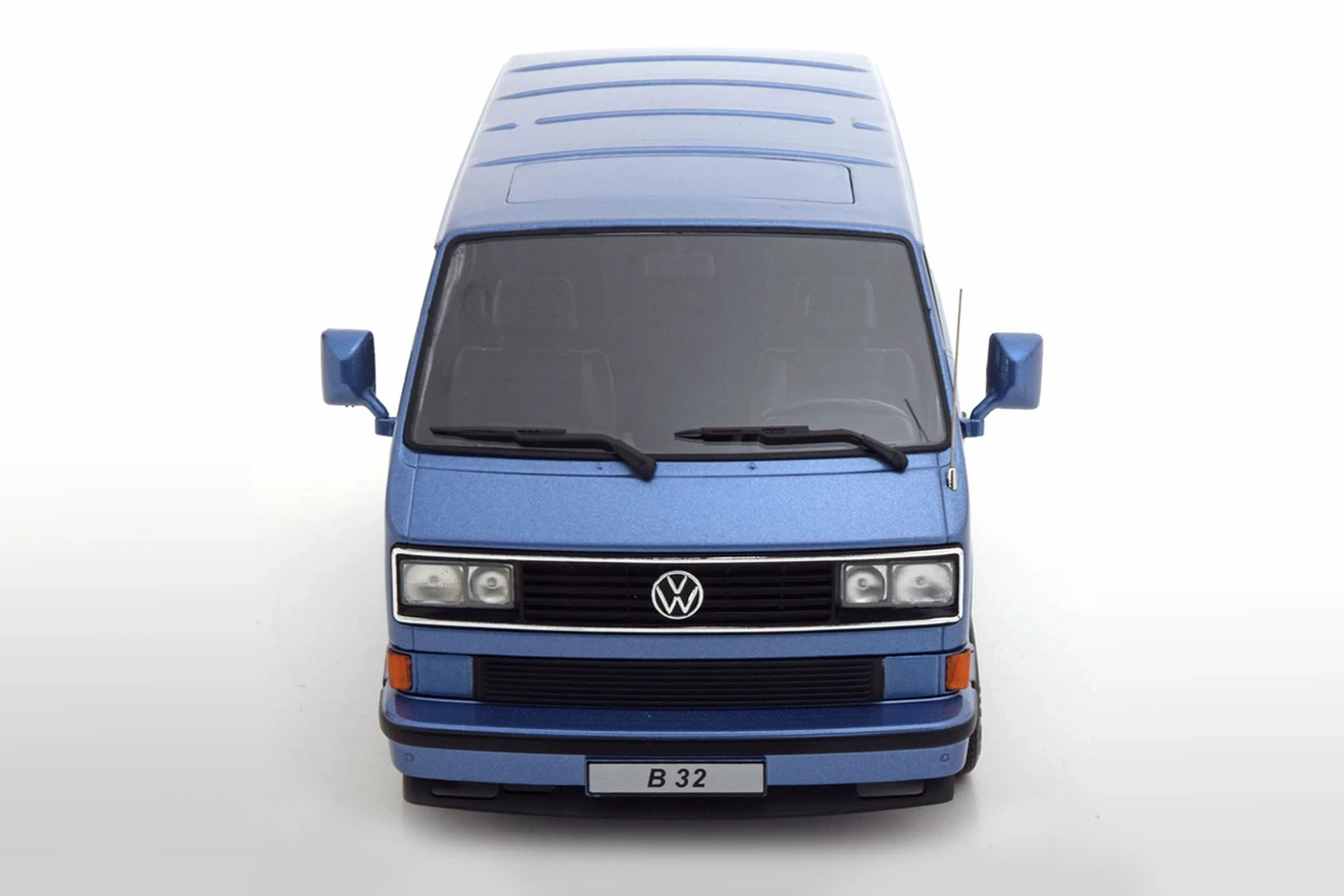 1985_Volkswagen_Type-2_T3_B32_KK-Scale_1-18_KKDC180222_05