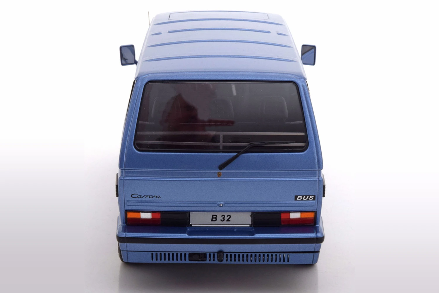 1985_Volkswagen_Type-2_T3_B32_KK-Scale_1-18_KKDC180222_06