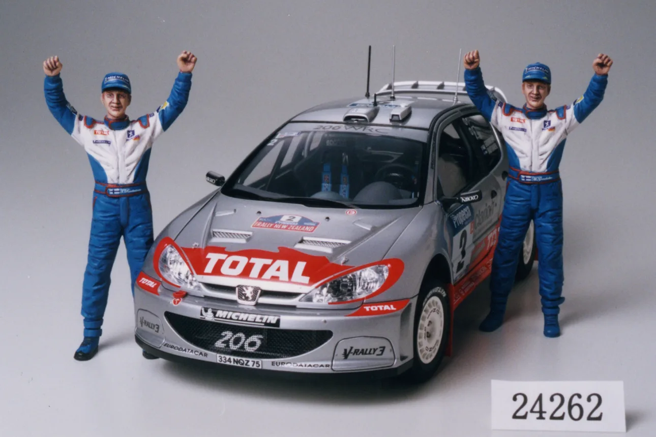2002_Peugeot_206_WRC_New-Zealand-Rally_Tamiya_1-24_24262_07