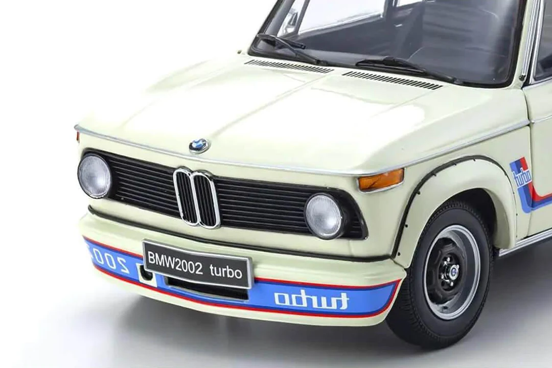 1973_BMW_2002_Turbo_Kyosho_1-18_8544W_Blanco_09