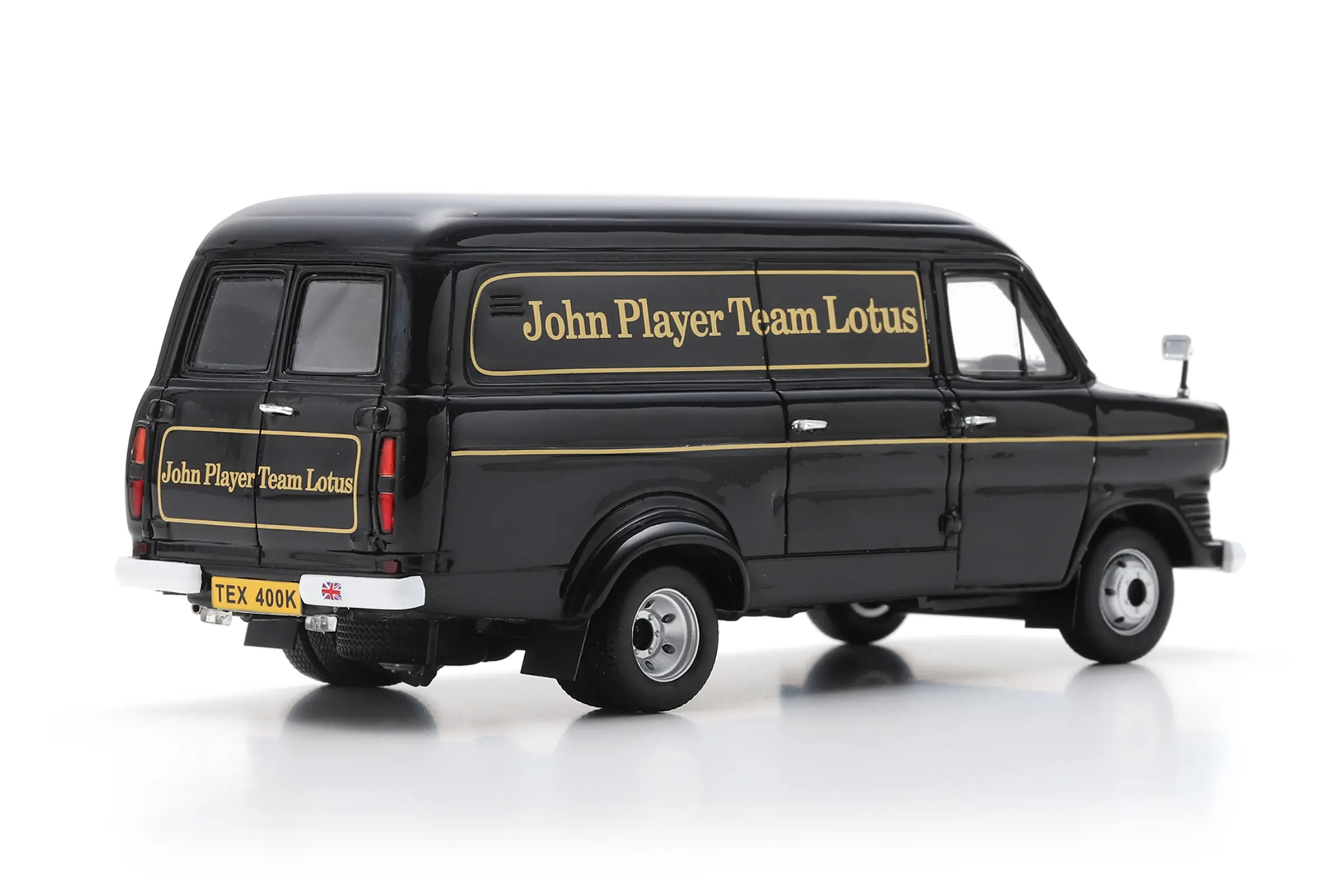 1973_Ford_Transit_JPS-Team-Lotus_Spark_S2697_02b