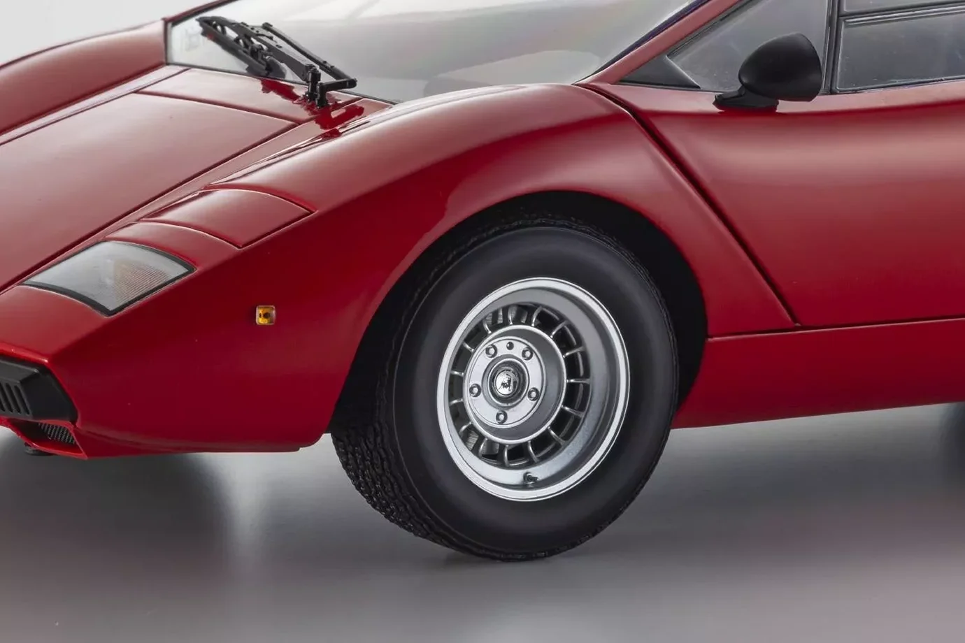1974_Lamborghini_Countach_LP400_Kyosho_1-12_08611R_Rojo_07b