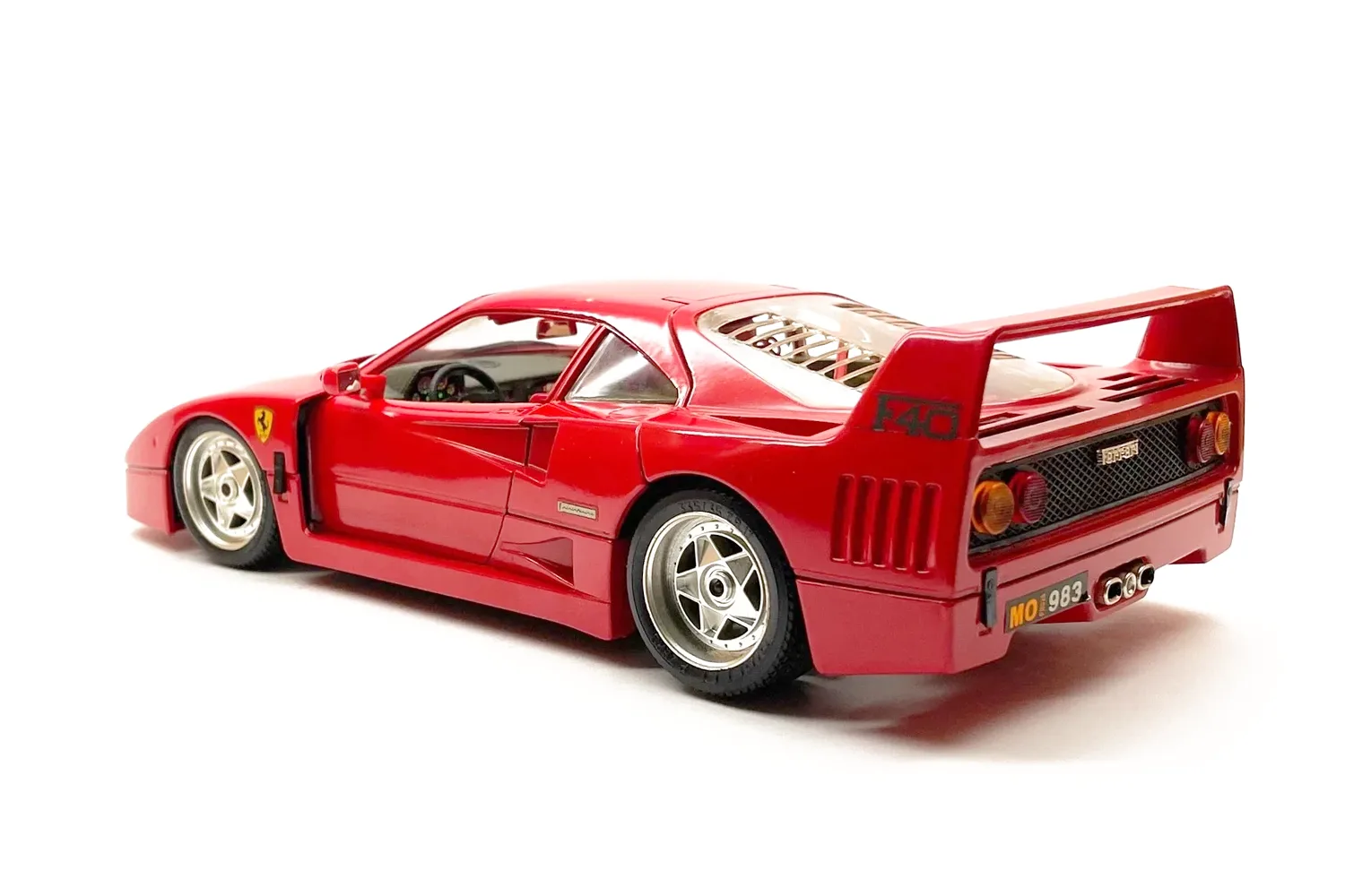 1987_Ferrari_F40_Bburago_1-18_3032_02b