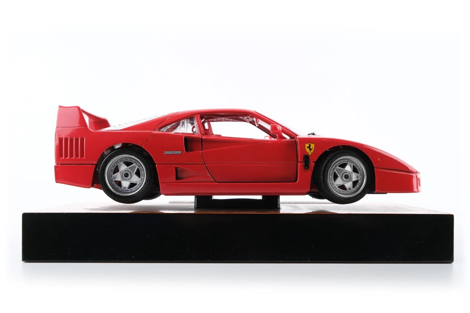 1987_Ferrari_F40_Bburago_1-18_3732_SpEd_13b