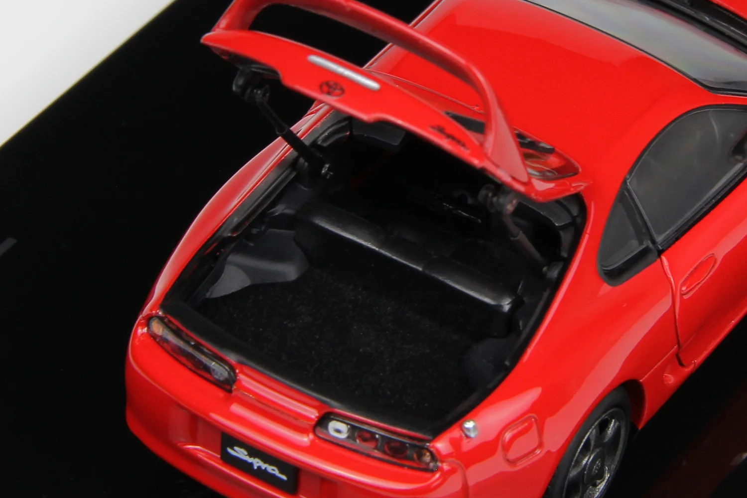 1993_Toyota_Supra_Mk4-A80_LCD-Models_1-43_LCD43009-RE_Rojo_10b