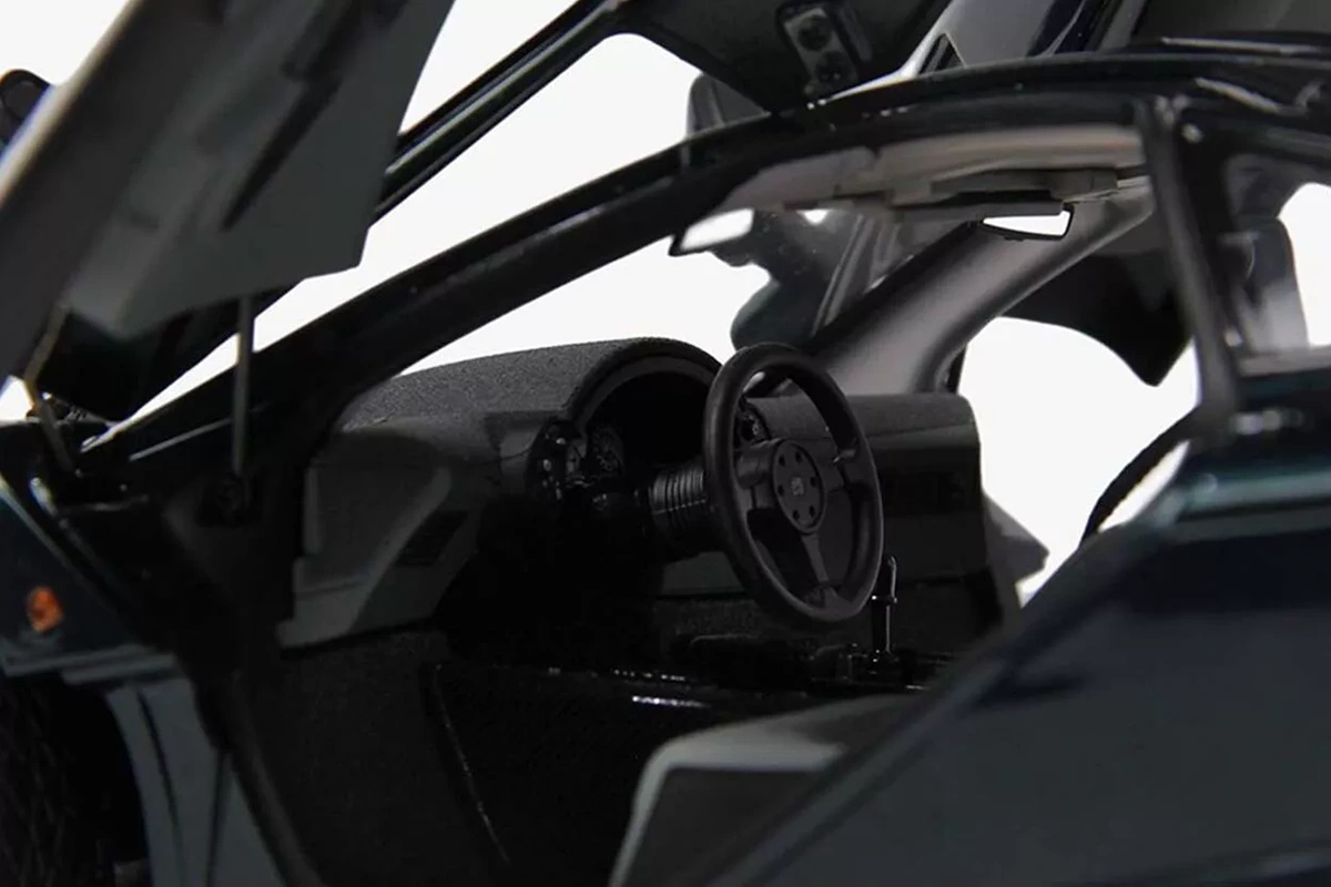 1993_McLaren_F1_XP5_LCD-Models_1-18_LCD18104-GR_Verde_03b