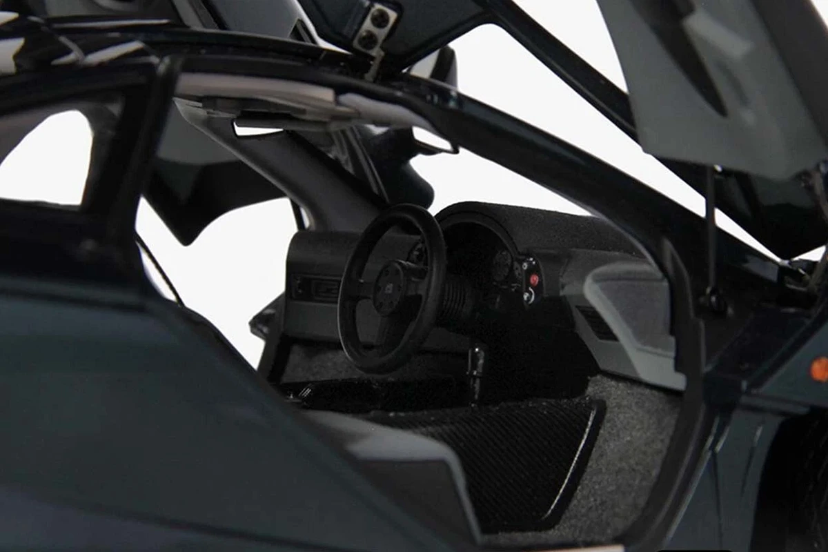 1993_McLaren_F1_XP5_LCD-Models_1-18_LCD18104-GR_Verde_04b