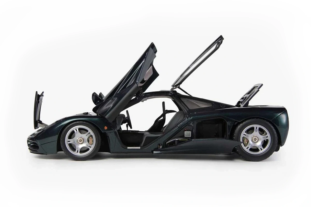 1993_McLaren_F1_XP5_LCD-Models_1-18_LCD18104-GR_Verde_05b