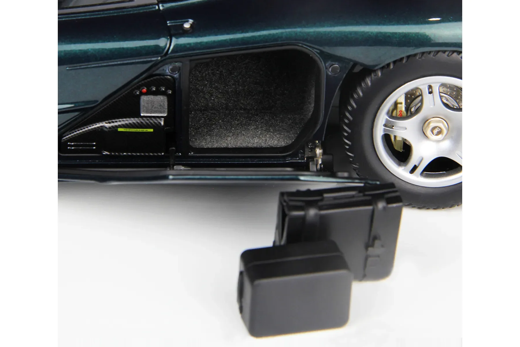 1993_McLaren_F1_XP5_LCD-Models_1-18_LCD18104-GR_Verde_12b