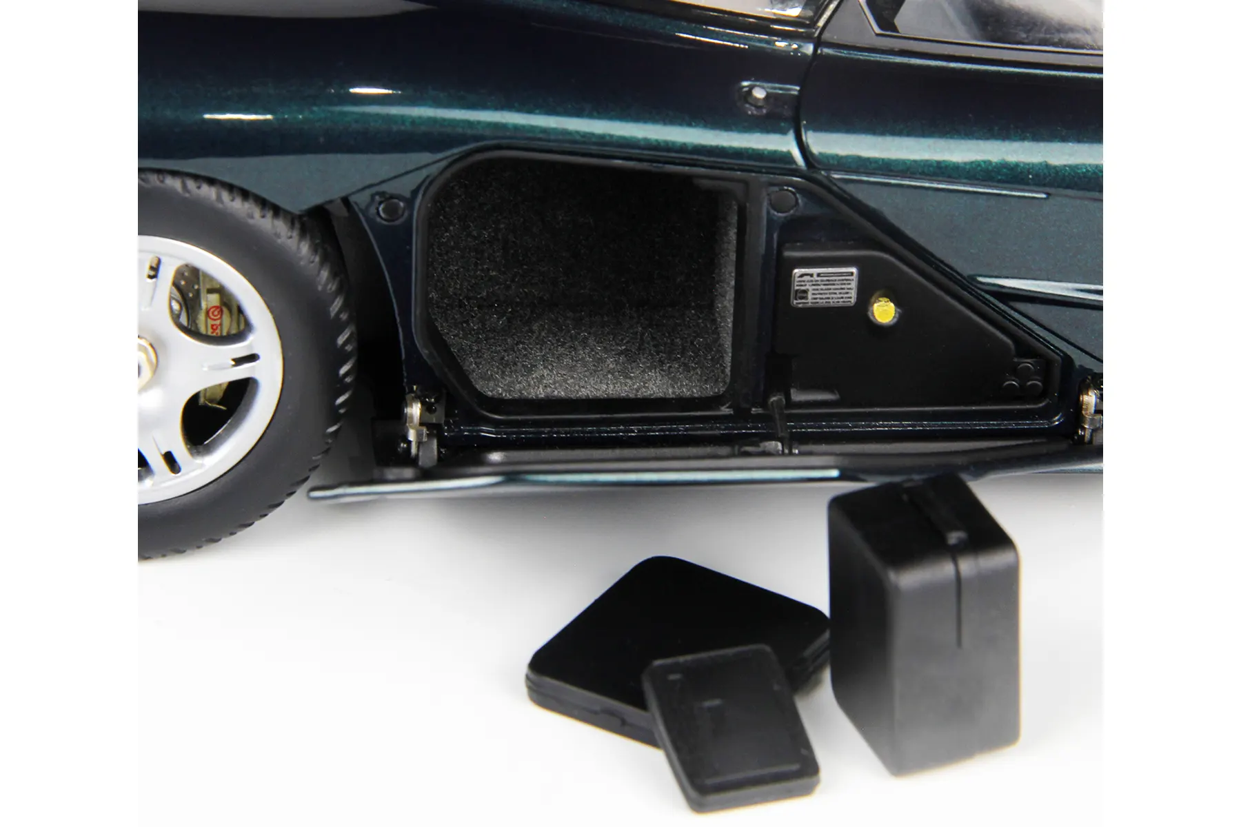 1993_McLaren_F1_XP5_LCD-Models_1-18_LCD18104-GR_Verde_13b