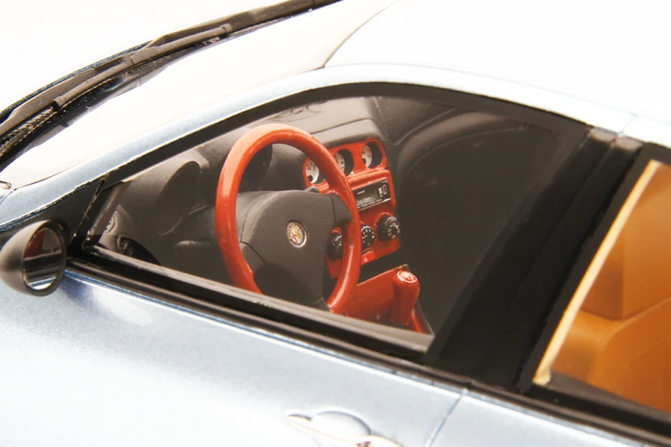 1997_Alfa-Romeo_156_Laudoracing_1-18_LM166D_Azul-Nuvola_03b