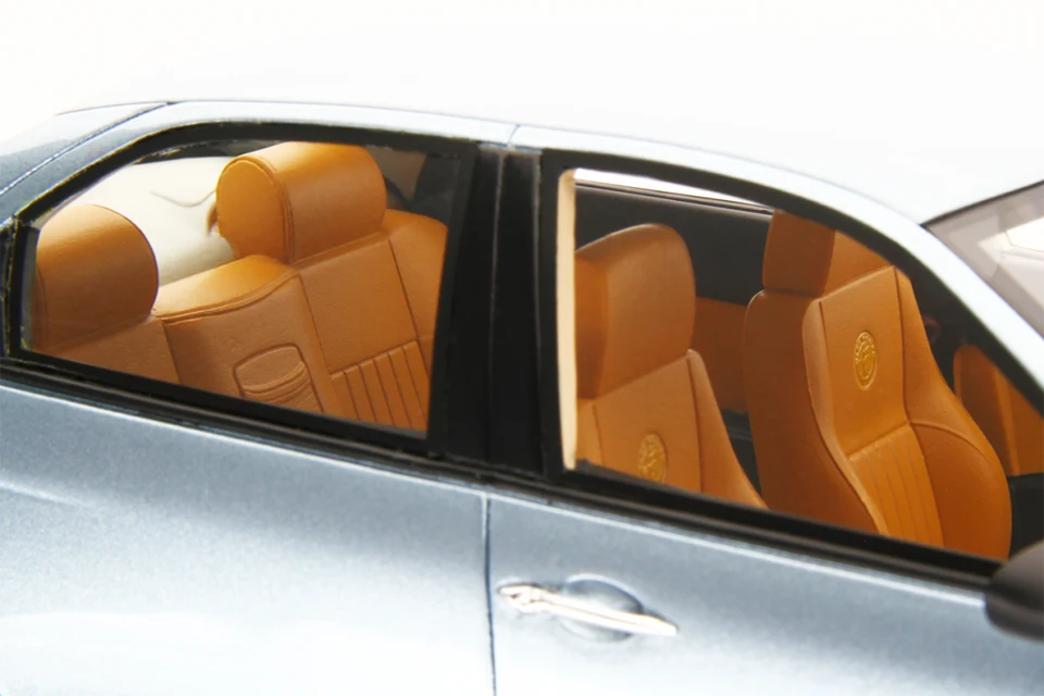 1997_Alfa-Romeo_156_Laudoracing_1-18_LM166D_Azul-Nuvola_04b