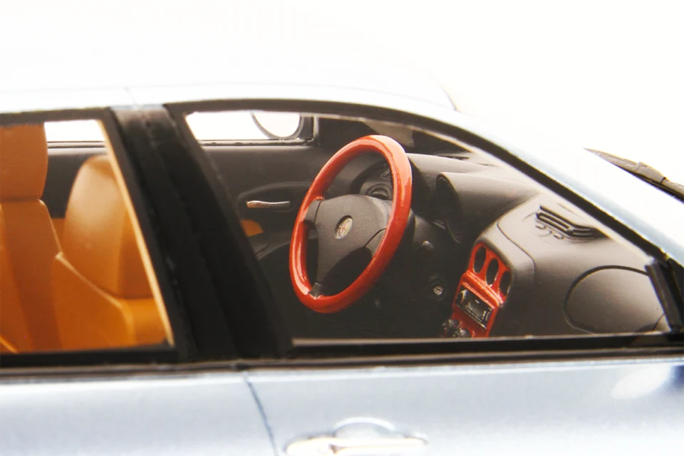 1997_Alfa-Romeo_156_Laudoracing_1-18_LM166D_Azul-Nuvola_05b