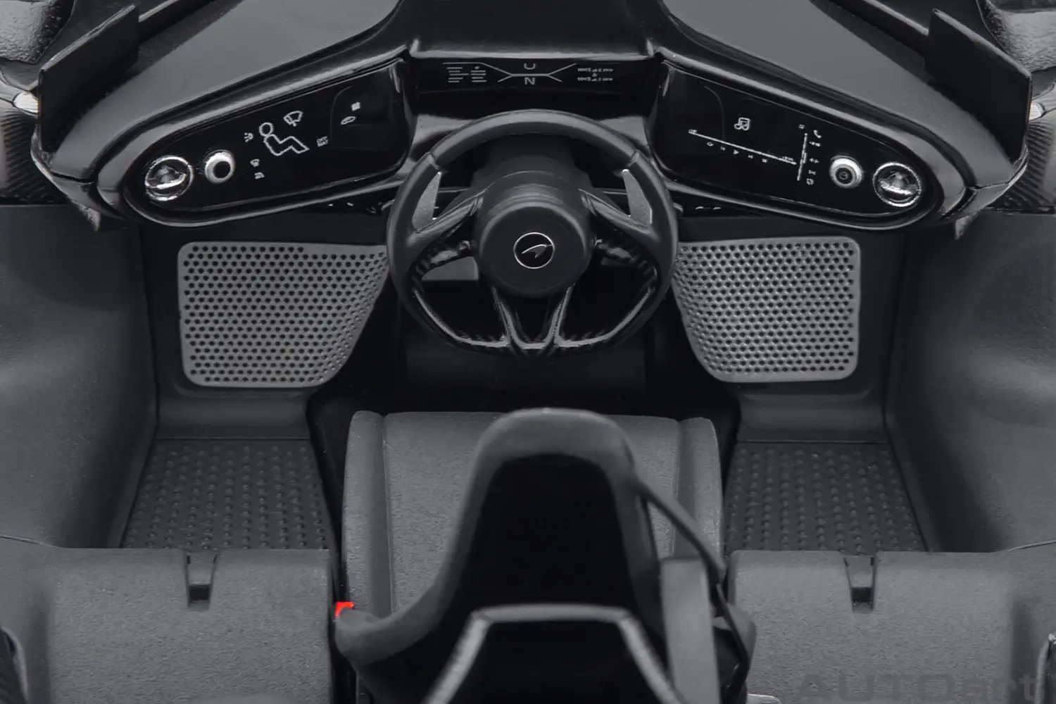 2018_McLaren_Speedtail_Autoart_1-18_76087_Red_04b