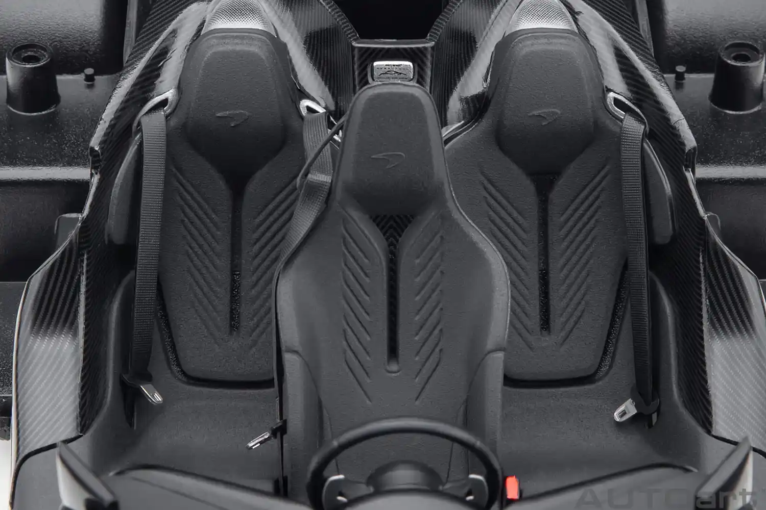 2018_McLaren_Speedtail_Autoart_1-18_76087_Red_05b