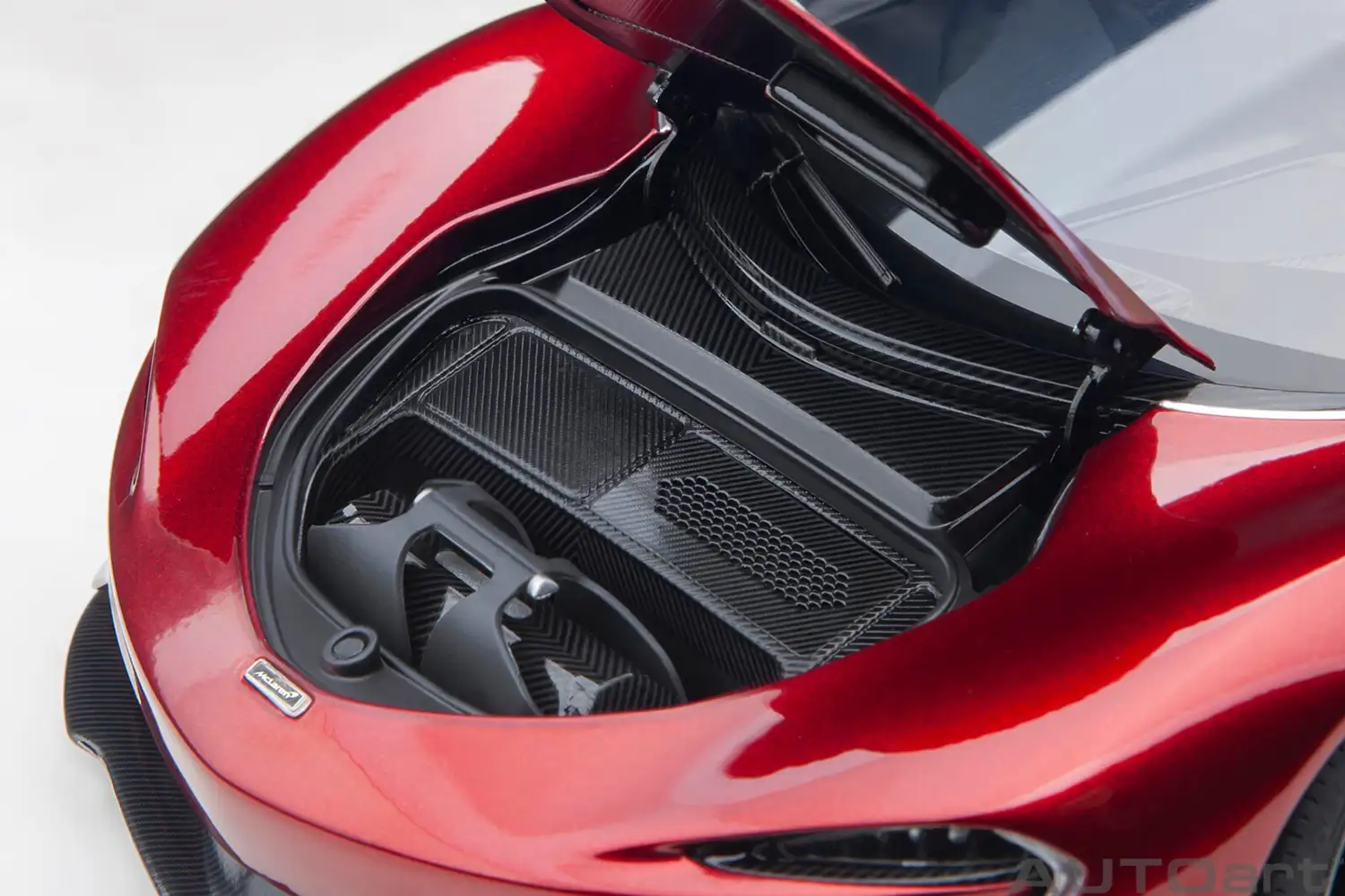 2018_McLaren_Speedtail_Autoart_1-18_76087_Red_12b
